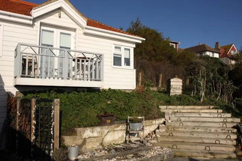 Large Folkestone beach house, D1999 (photo 13)