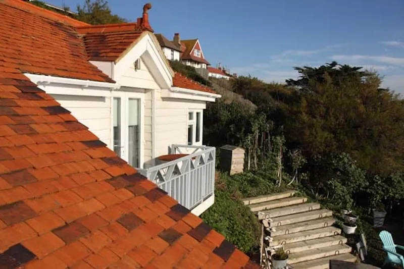 Large Folkestone beach house, D1999 (photo 14)