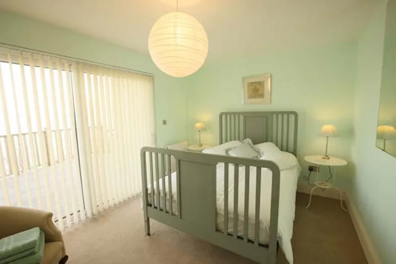 Bedroom at Large Folkestone beach house, D1999 (photo 16)