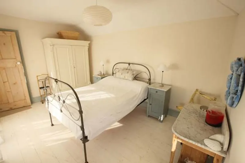 Large Folkestone beach house, D1999 (photo 18)