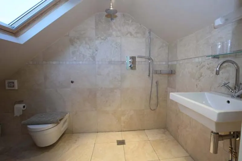 Shower at Large Folkestone beach house, D1999 (photo 21)