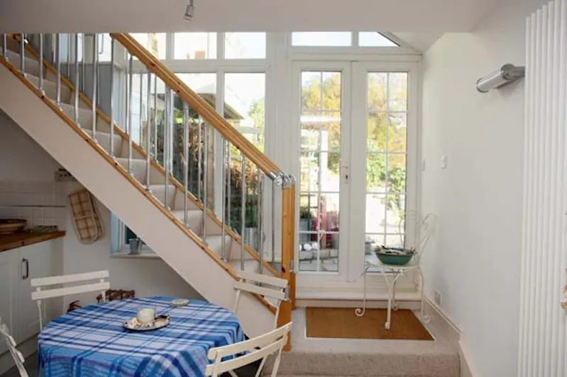 Staircase at Large Folkestone beach house, D1999 (photo 23)