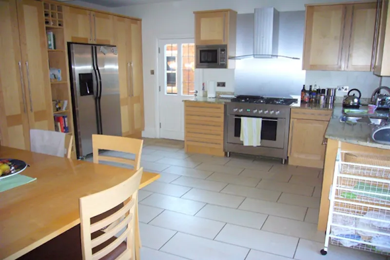 Double-fronted Northwood home, D332 (photo 6)
