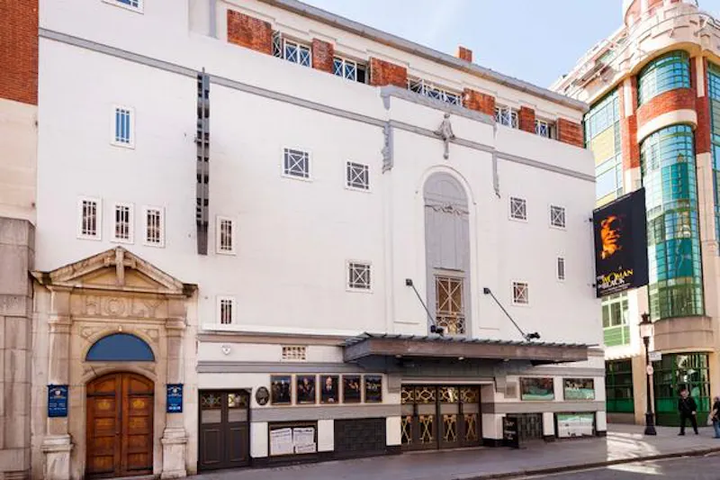 Italianate West End theatre, P570 (photo 1)