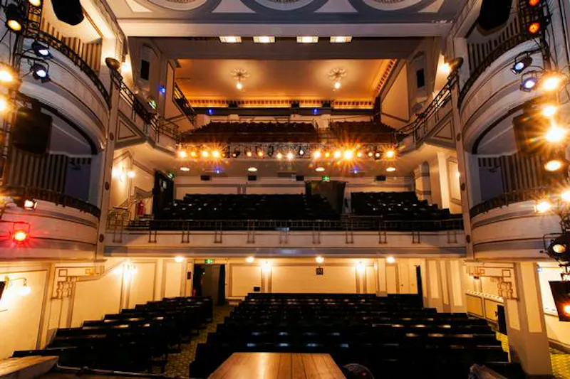 Italianate West End theatre, P570 (photo 7)
