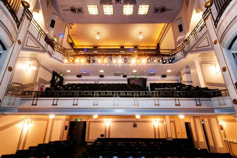 Italianate West End theatre, P570 (photo 8)