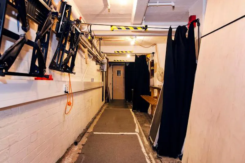 Corridor at Italianate West End theatre, P570 (photo 11)