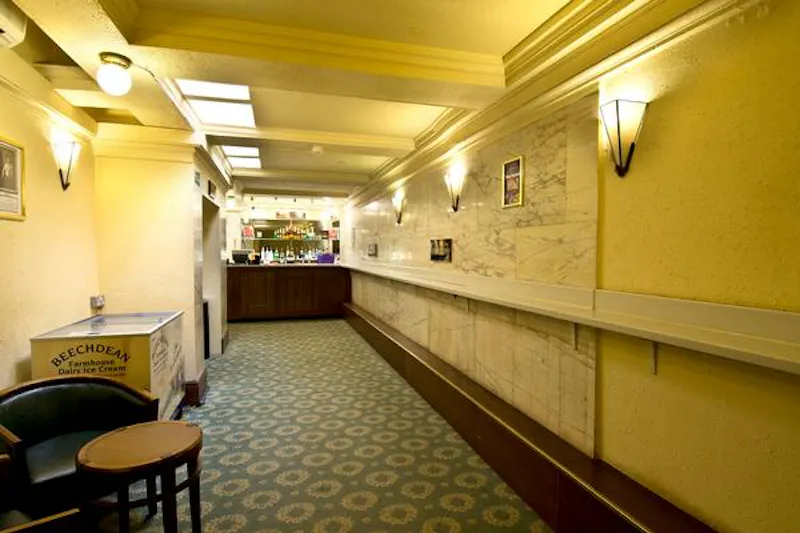 Italianate West End theatre, P570 (photo 14)