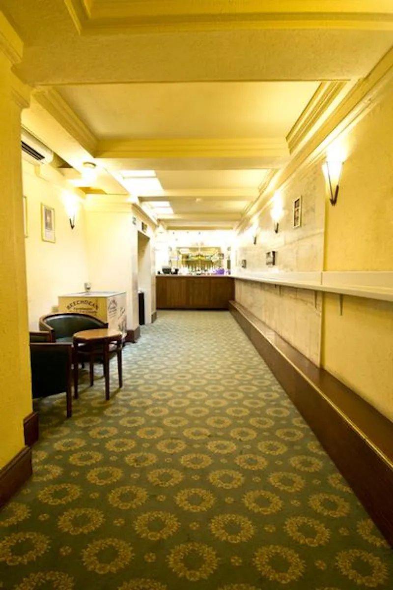 Corridor at Italianate West End theatre, P570 (photo 15)