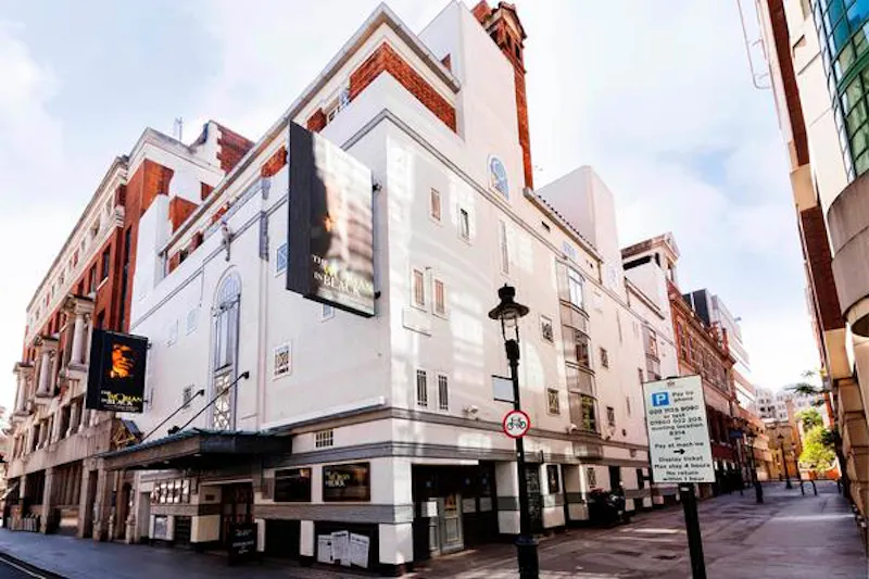 Italianate West End theatre, P570 (photo 16)