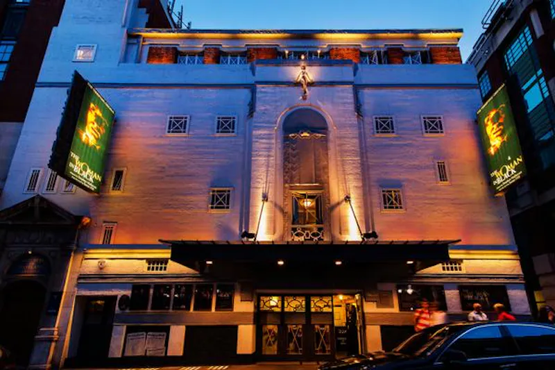 Italianate West End theatre, P570 (photo 22)