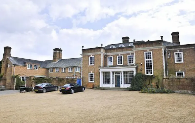 Driveway at Georgian manor in Cooksbridge, A1343 (photo 1)