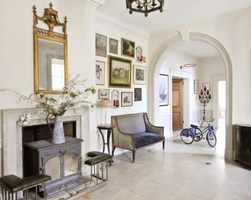 Entrance hall at Georgian manor in Cooksbridge, A1343 (photo 5)