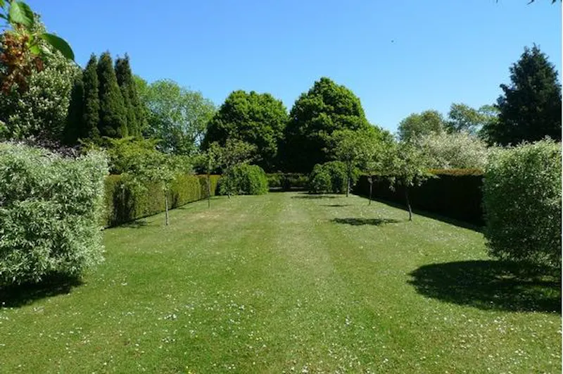 Garden at Georgian manor in Cooksbridge, A1343 (photo 30)