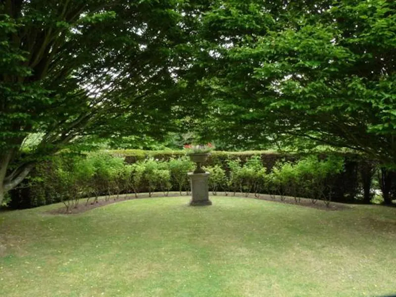 Garden - formal at Georgian manor in Cooksbridge, A1343 (photo 37)