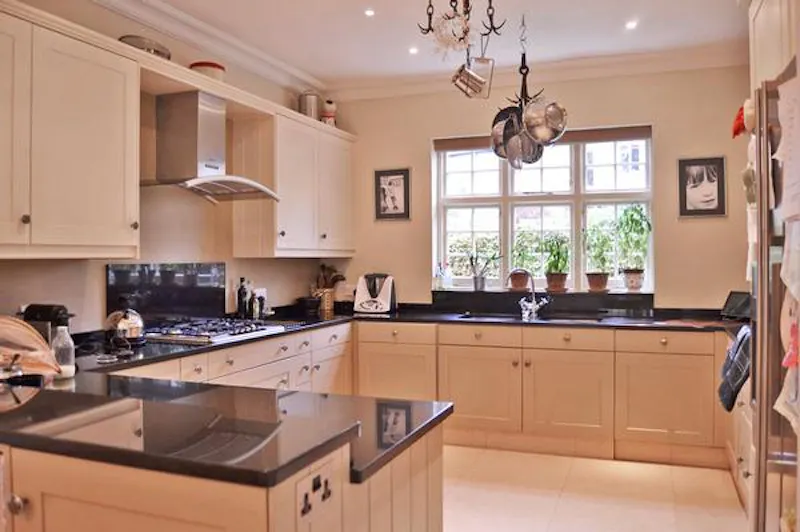 Kitchen at Chiswick family house, D1989 (photo 4)