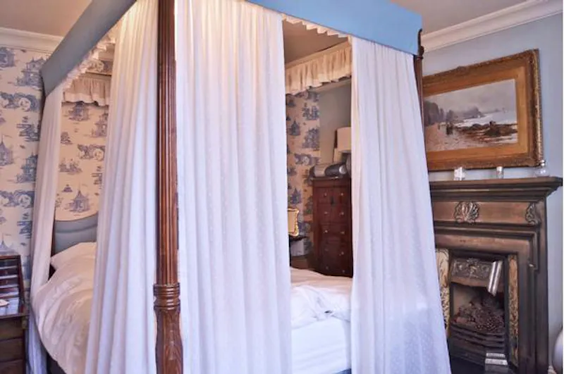 Bedroom at Chiswick family house, D1989 (photo 35)