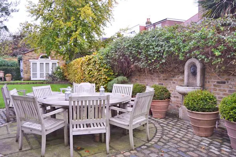Terrace/Patio at Chiswick family house, D1989 (photo 40)