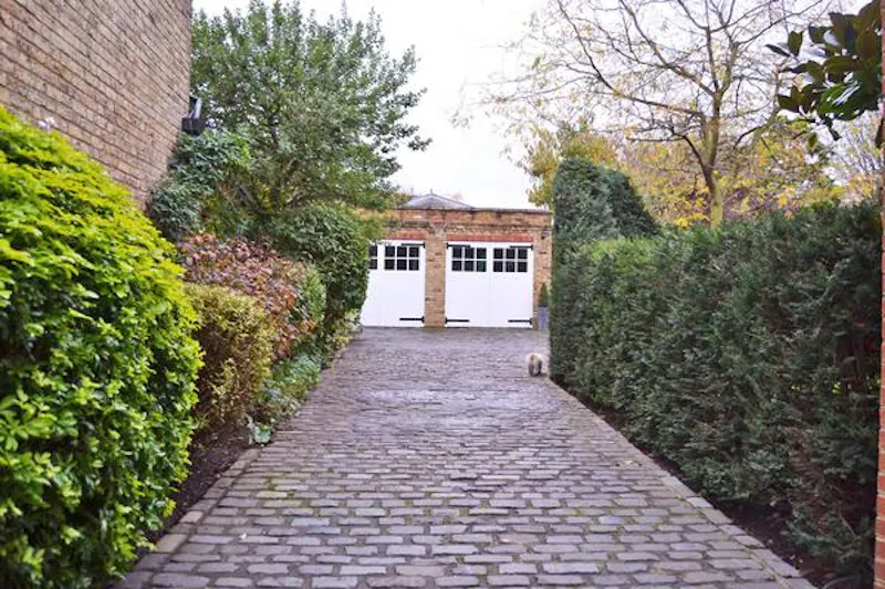 Garage at Chiswick family house, D1989 (photo 45)