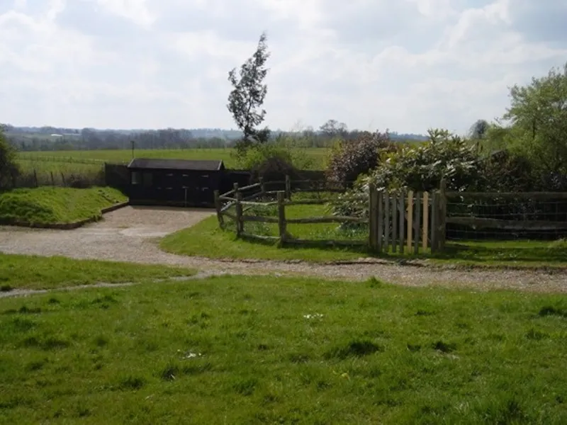 Shed at Film location L610 in Kent (photo 2)