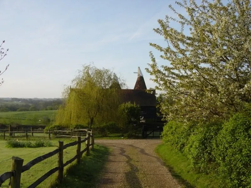Driveway at Film location L610 in Kent (photo 3)