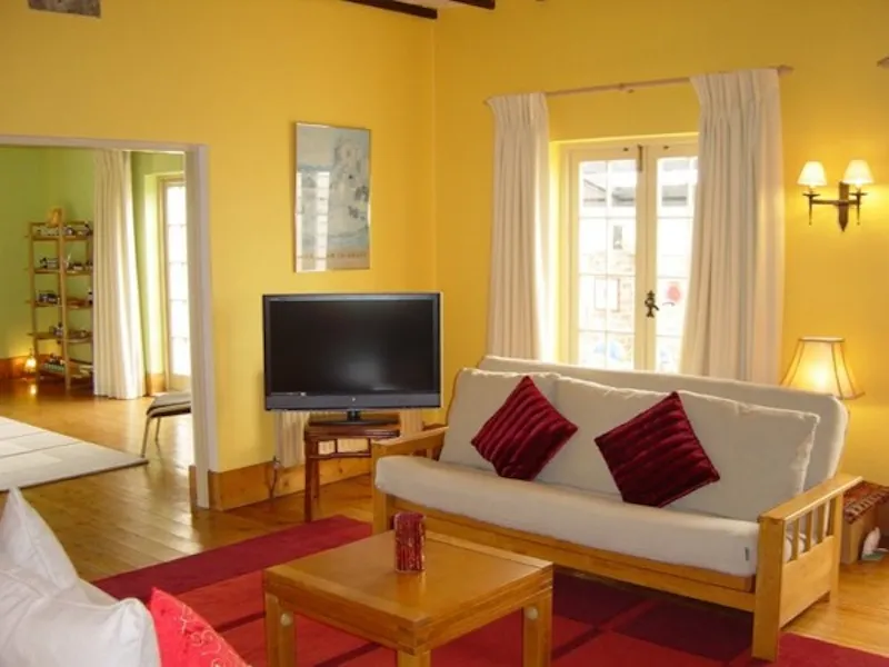 Living Room at Film location L610 in Kent (photo 10)