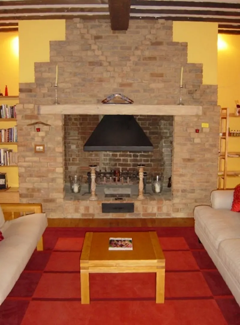 Exposed brick at Film location L610 in Kent (photo 13)