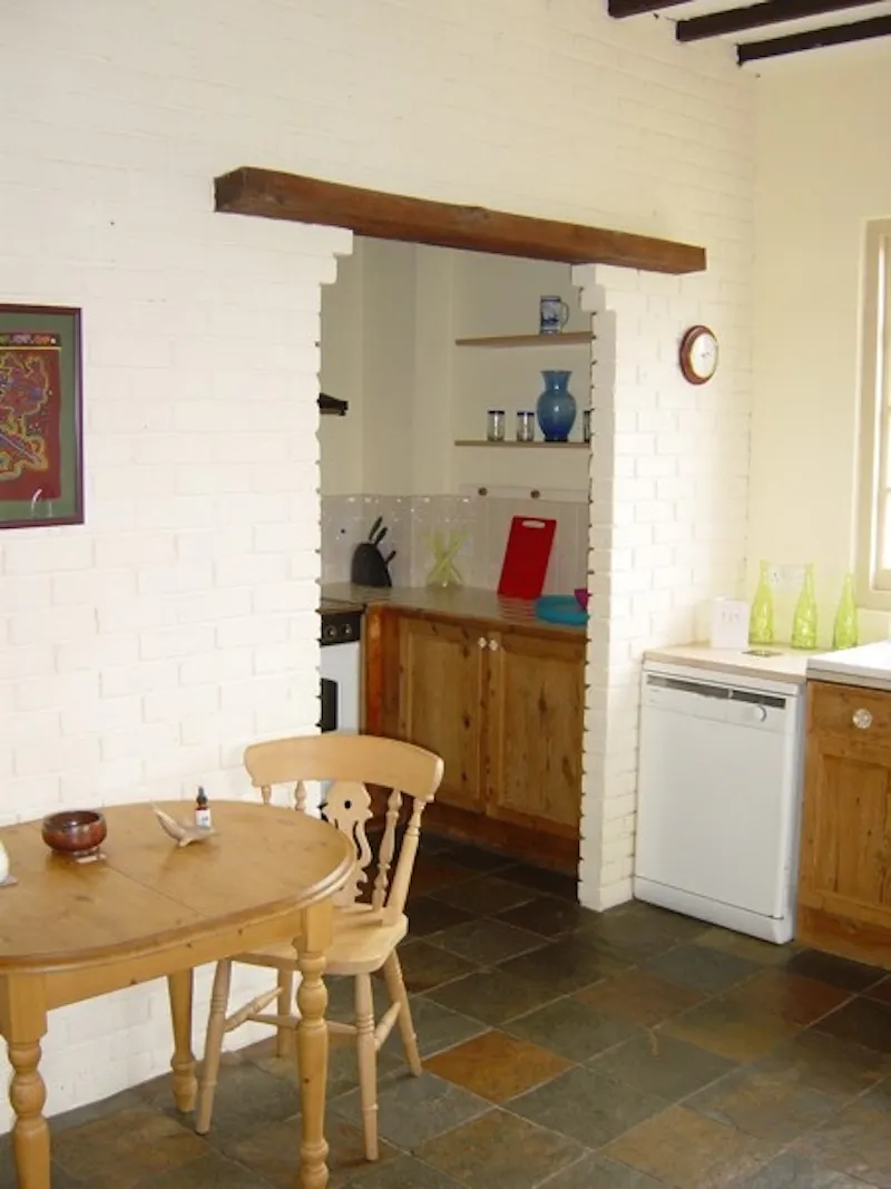 Beams at Film location L610 in Kent (photo 16)