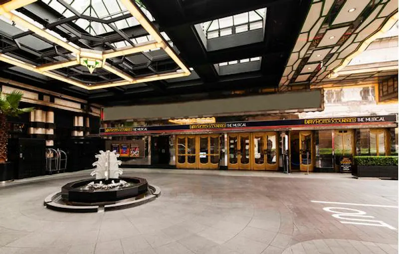 Art Deco theatre on the Strand, P574 (photo 2)