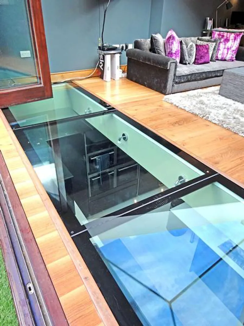 Glass at Funky Clapham house, K372 (photo 8)