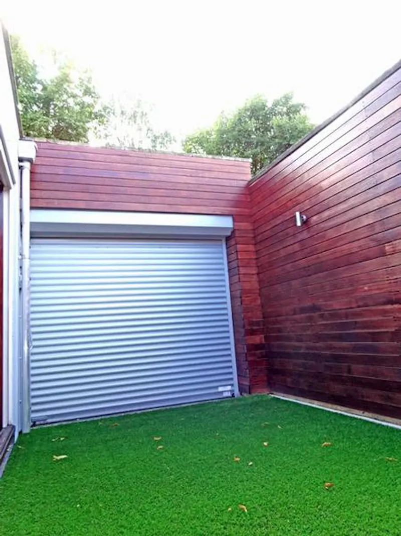 Garage at Funky Clapham house, K372 (photo 11)