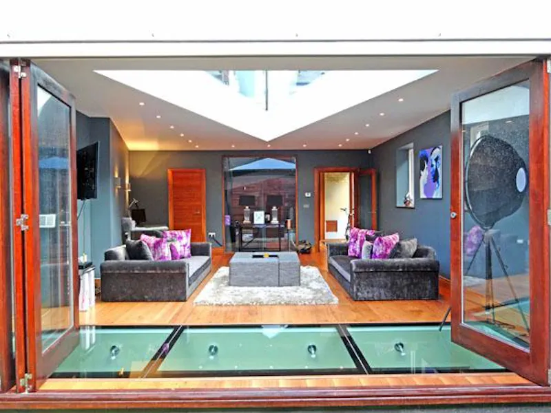 Glass at Funky Clapham house, K372 (photo 13)