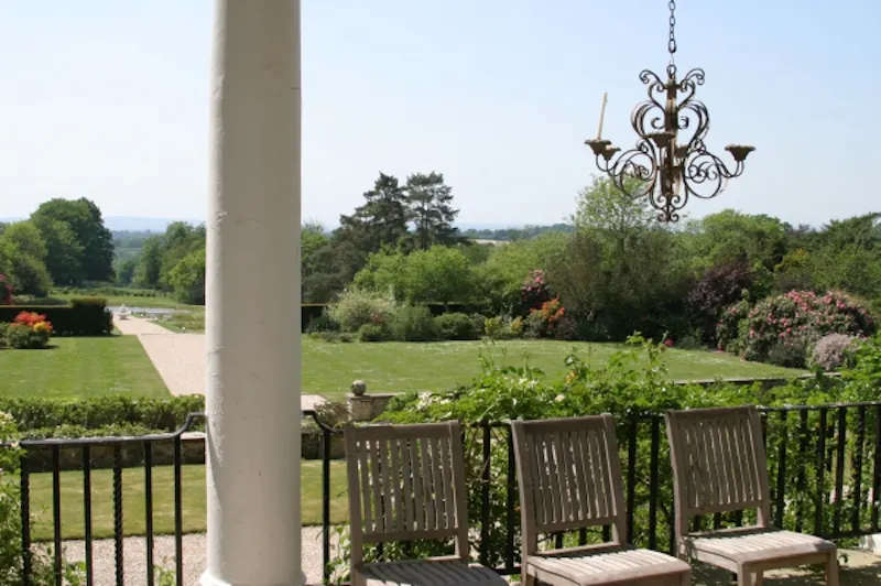 Extensive Heathfield estate, A1198 (photo 15)