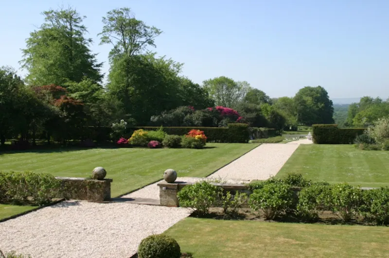 Extensive Heathfield estate, A1198 (photo 16)