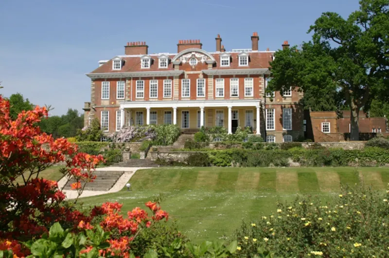 Extensive Heathfield estate, A1198 (photo 20)