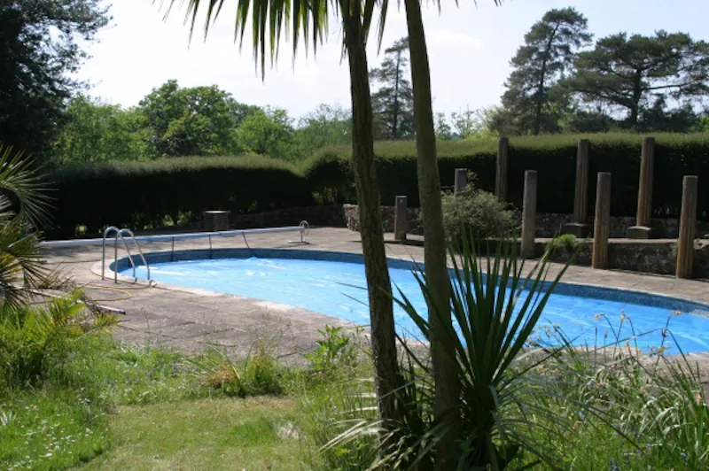 Extensive Heathfield estate, A1198 (photo 34)