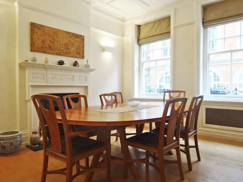 Dining room at Westminster Victorian townhouse, B1501 (photo 7)