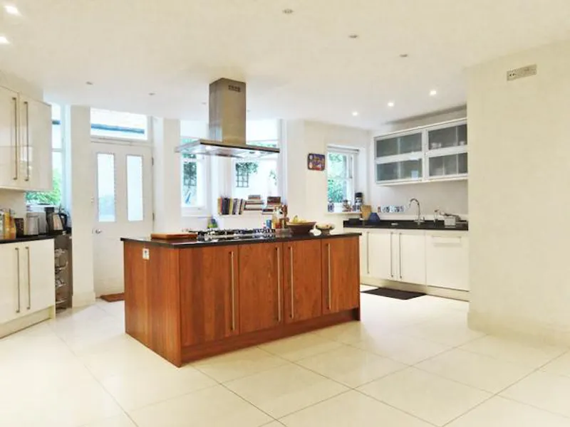 Kitchen at Westminster Victorian townhouse, B1501 (photo 11)