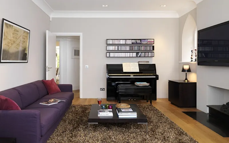 Living Room at Spectacular Finchley house, D1992 (photo 3)