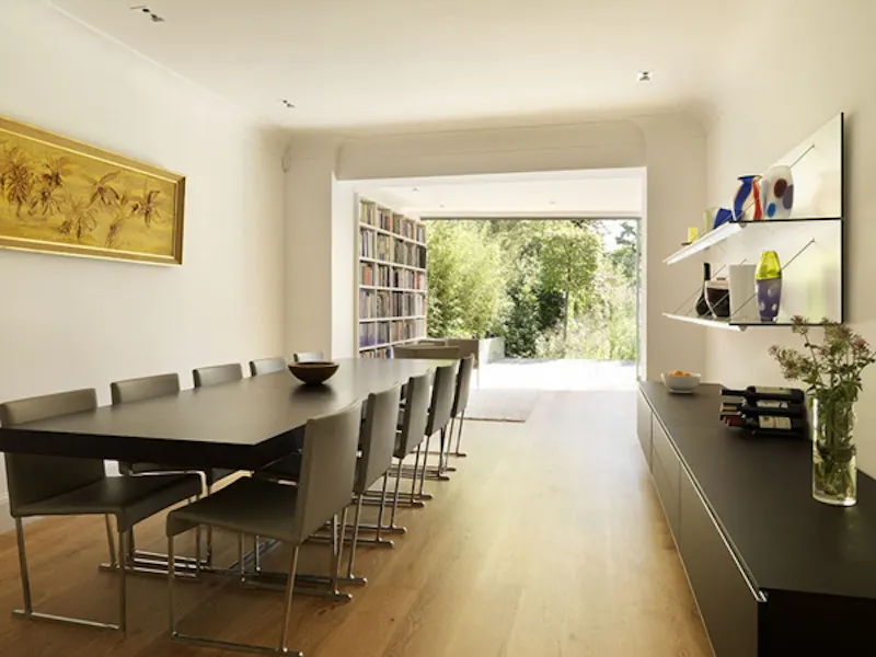 Dining room at Spectacular Finchley house, D1992 (photo 2)