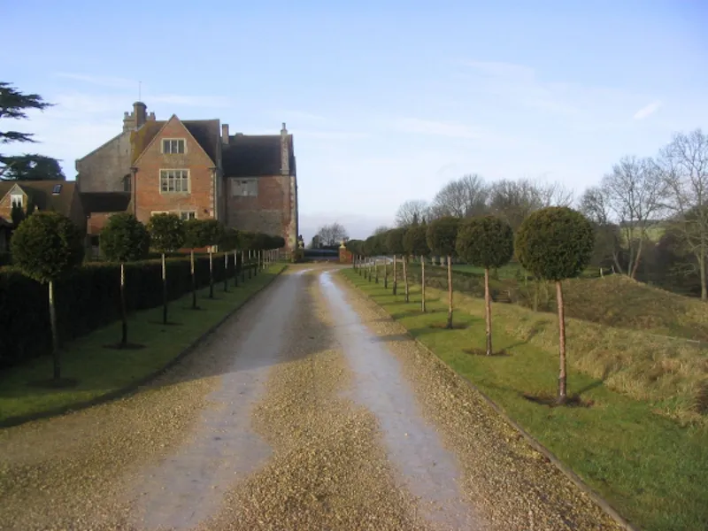 Driveway at Film location H111 in Wiltshire (photo 3)