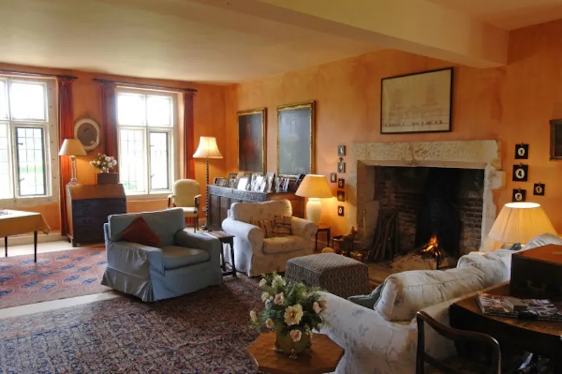 Drawing room at Film location H111 in Wiltshire (photo 5)