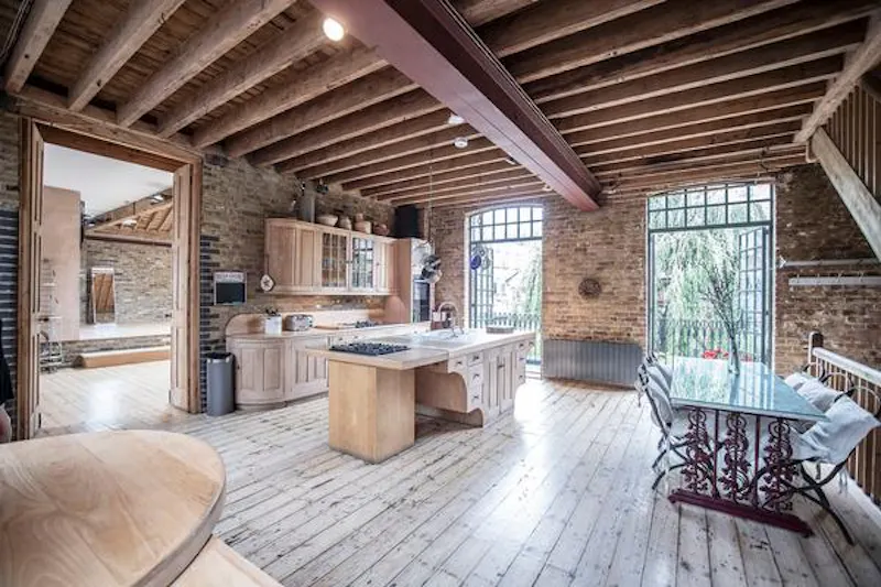 Beams at Studio space with shoot kitchen, F657 (photo 7)