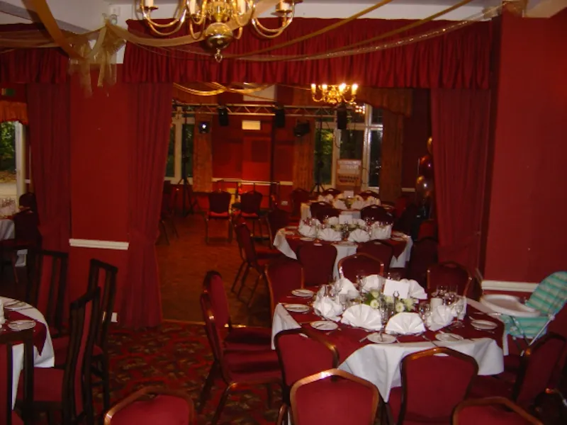 Dining room at Homely country hotel in Suffolk, M269 (photo 5)
