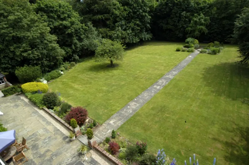 Garden at Homely country hotel in Suffolk, M269 (photo 15)