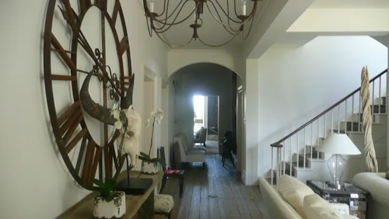 Entrance hall at Ashington country house, A1206 (photo 3)