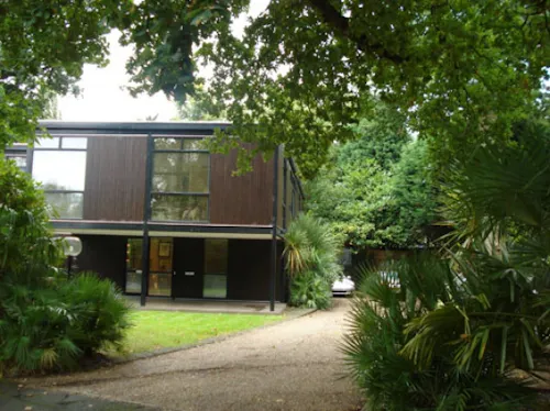 Dark, exotic Claygate house, K316