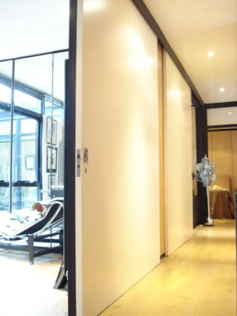 Dark, exotic Claygate house, K316 (photo 17)