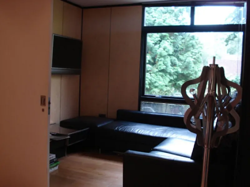 Living Room at Dark, exotic Claygate house, K316 (photo 26)