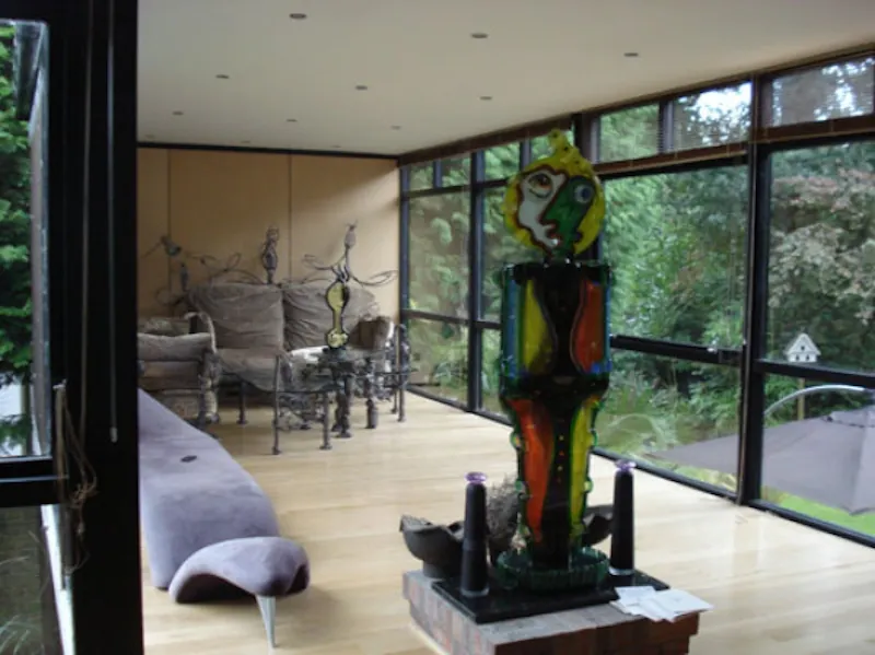 Dark, exotic Claygate house, K316 (photo 31)